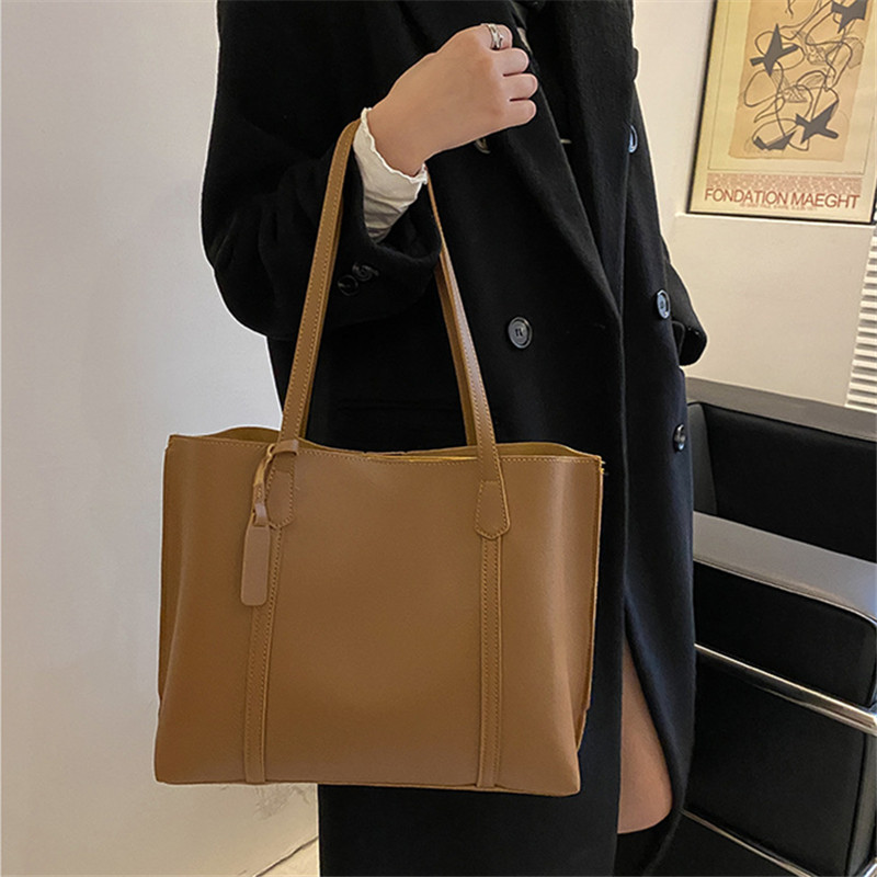 Classic Black Faux Leather Tot - Leather Work Handbags recension och pris
