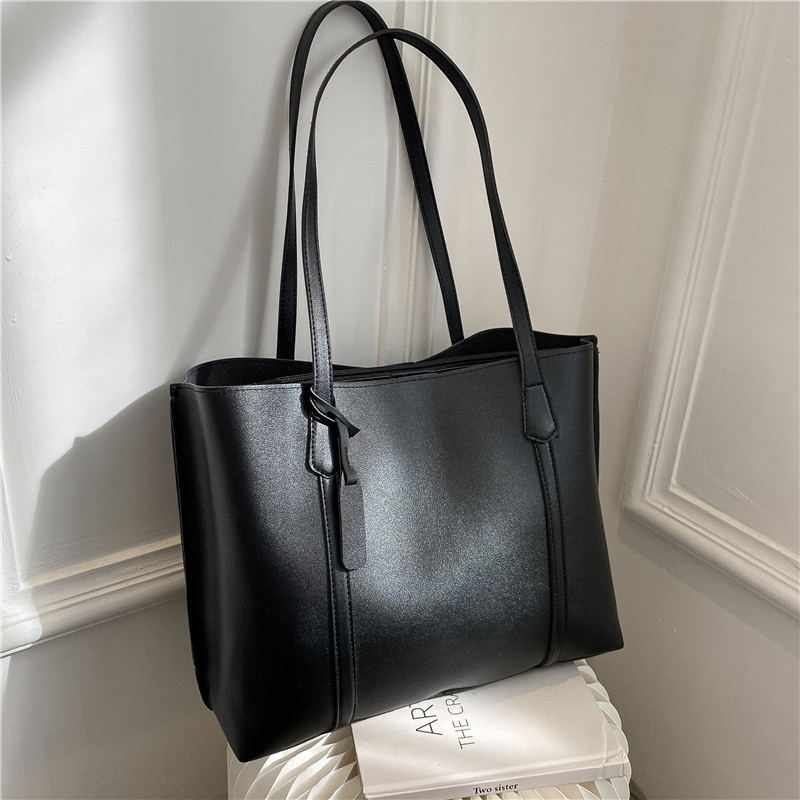 Classic Black Faux Leather Tot - Leather Work Handbags recension och pris
